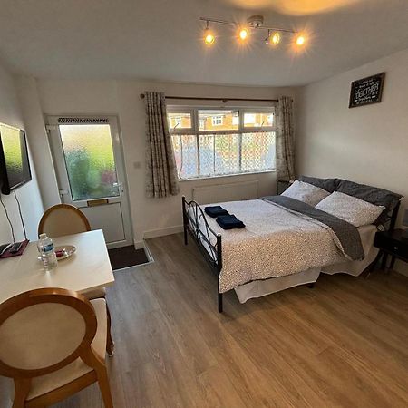 Modern & Cozy Gem - 10Min To City Center - Parking Йорк Екстер'єр фото