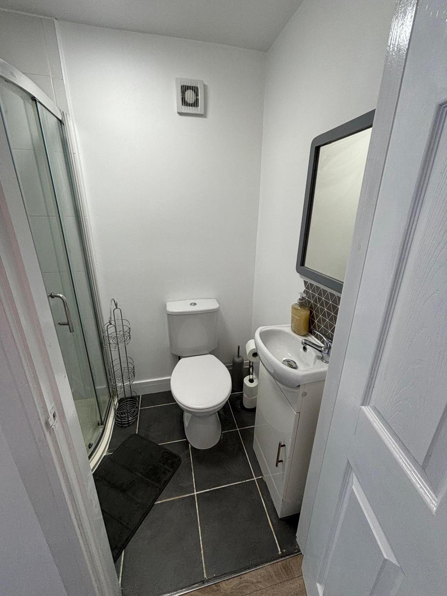 Modern & Cozy Gem - 10Min To City Center - Parking Йорк Екстер'єр фото