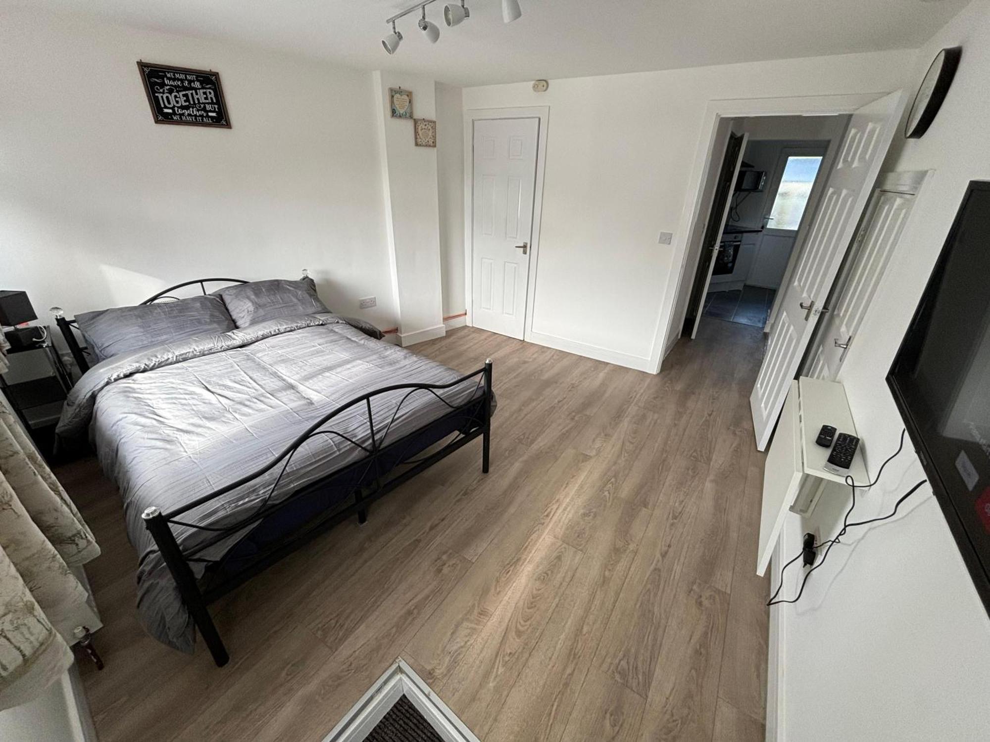 Modern & Cozy Gem - 10Min To City Center - Parking Йорк Екстер'єр фото