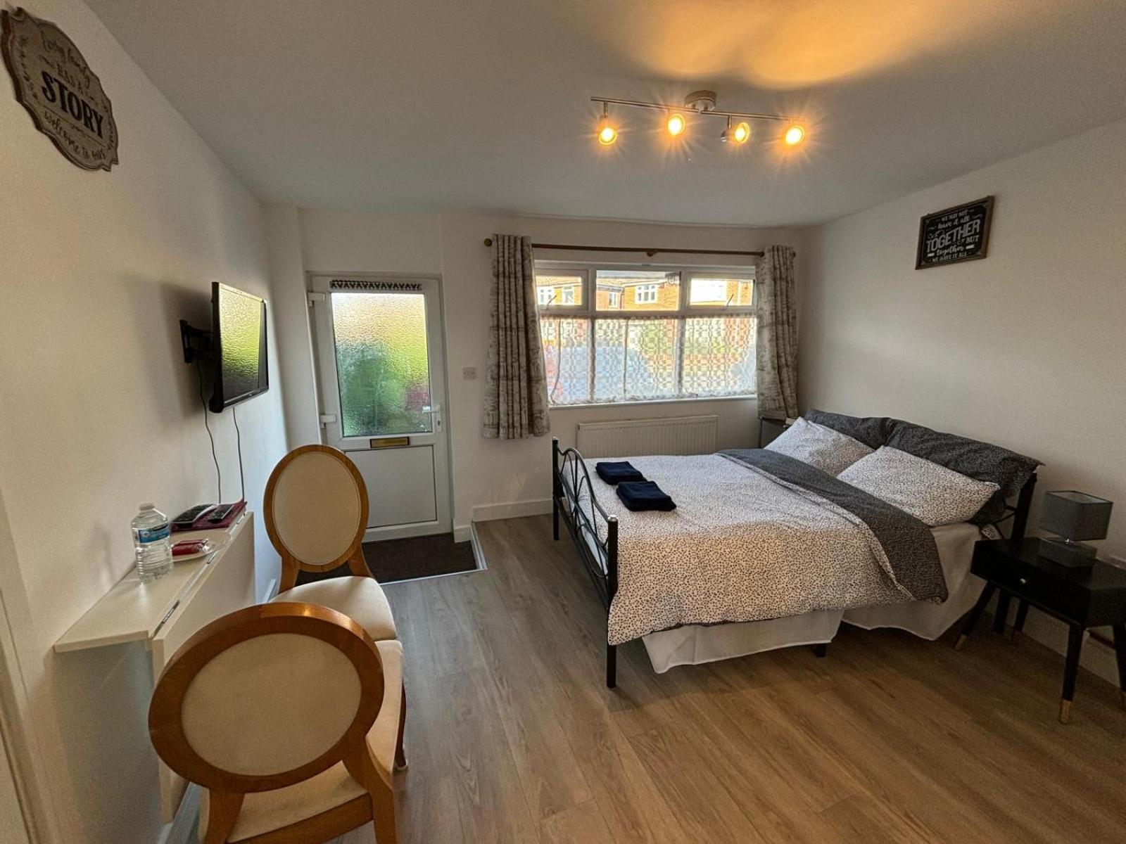 Modern & Cozy Gem - 10Min To City Center - Parking Йорк Екстер'єр фото