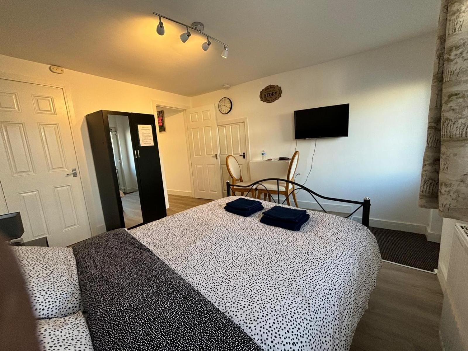 Modern & Cozy Gem - 10Min To City Center - Parking Йорк Екстер'єр фото